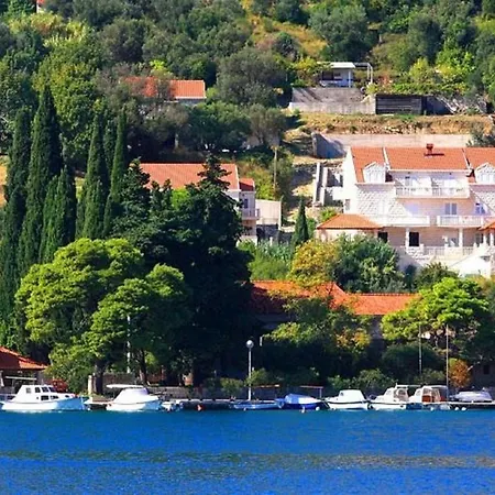 Stylish Private With Heated Pool Playground Apartment *