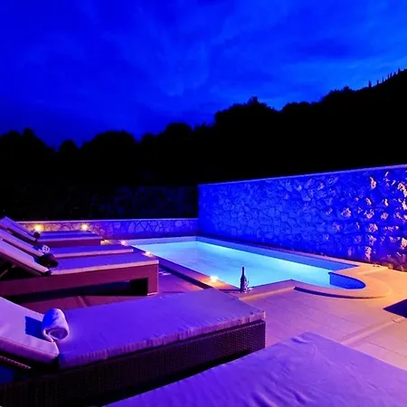 Stylish Private With Heated Pool Playground *