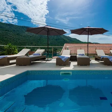 Stylish Private With Heated Pool Playground Apartmán