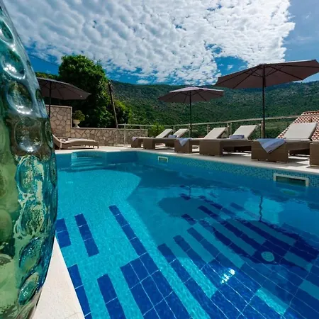 Apartmán Stylish Private With Heated Pool Playground